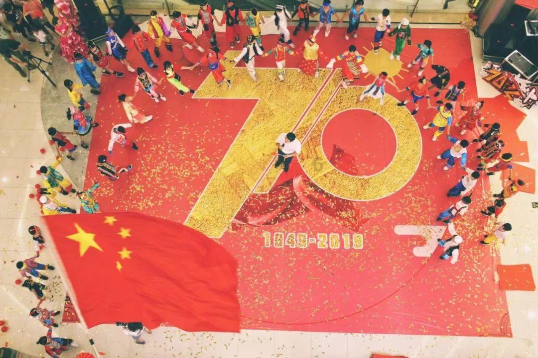 房产证是夫妻两个人的名字，那户口本上户主名该怎么写？